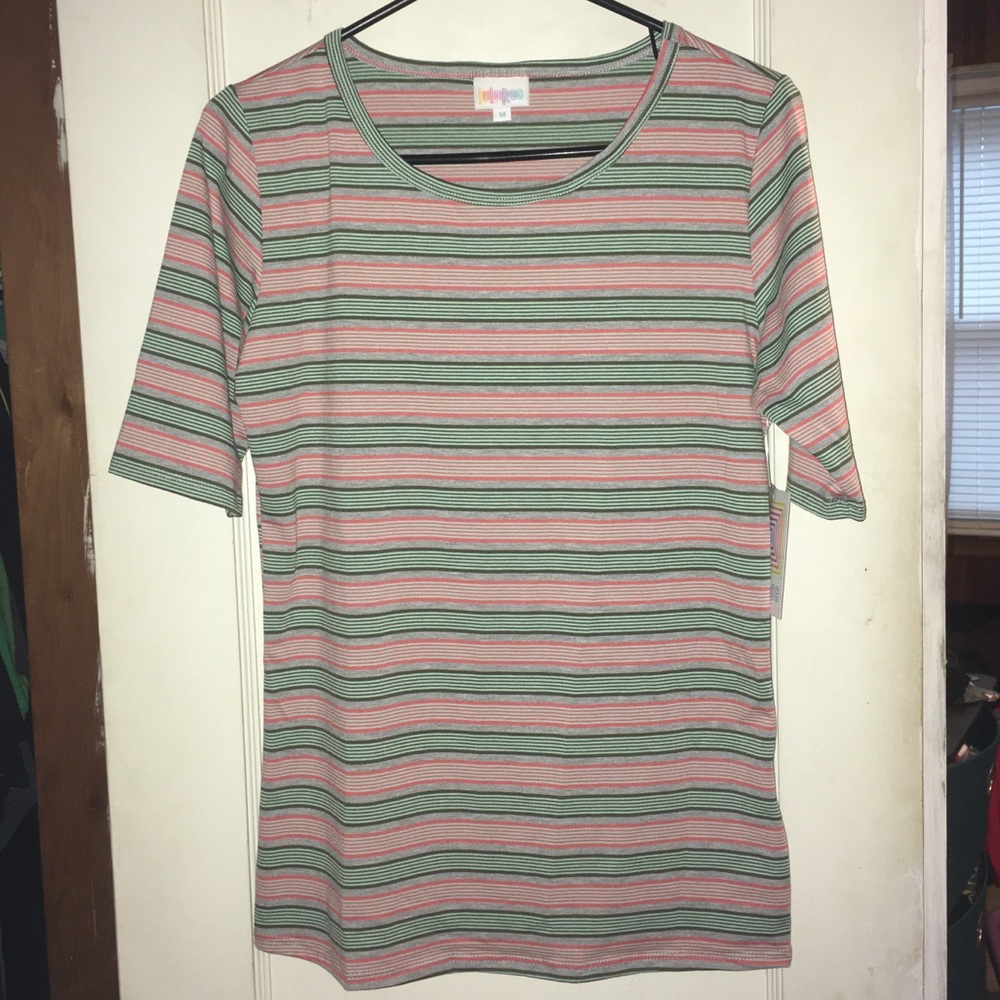 NWT LuLaRoe M Gigi Top